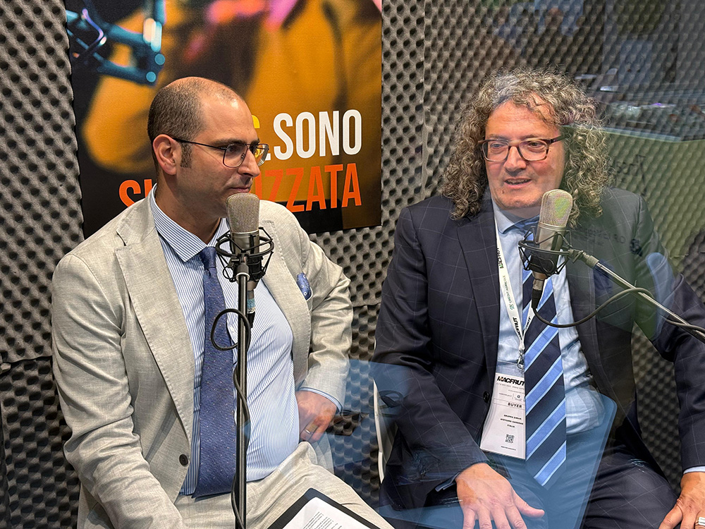 Da sinistra: il giornalista Maicol Mercuriali con Giovanni Sansone di Dimar